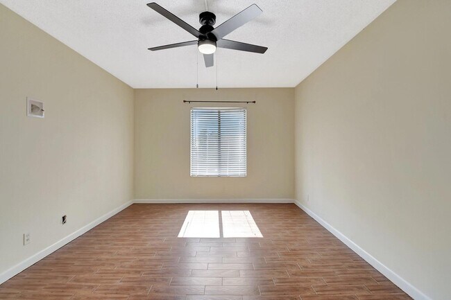 Building Photo - 616 Sea Pine Way