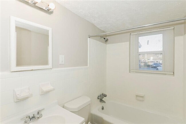 Building Photo - 2829 Belvedere Ln