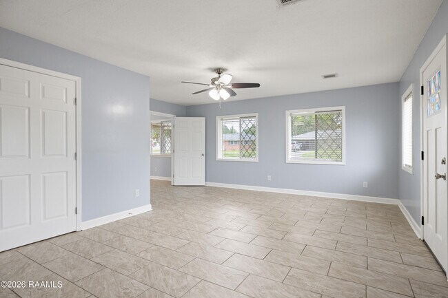 Building Photo - 119 Gordon Crockett Dr