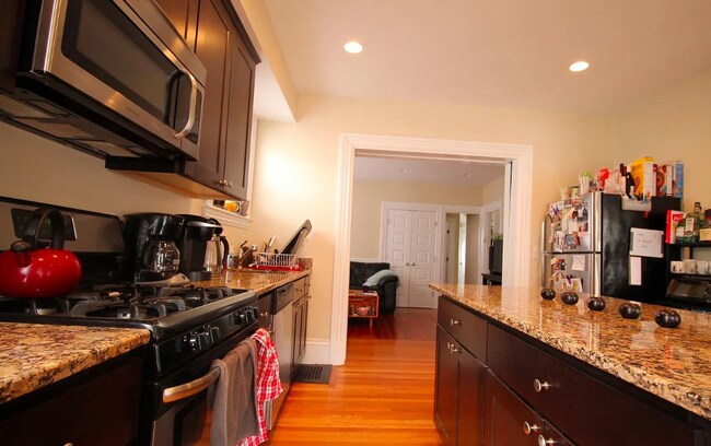 Building Photo - 29 Montcalm Ave