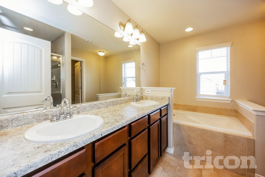 Building Photo - 6733 Galpin Dr