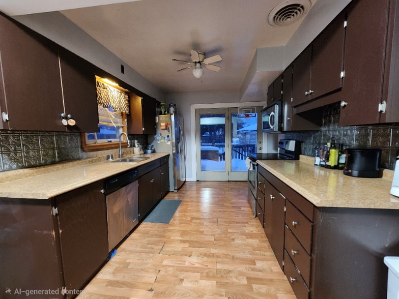 Building Photo - 1706 E 5th St