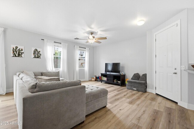 Building Photo - 1255 S Rialto