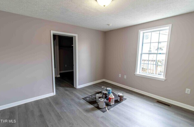 Building Photo - 1129 Cherry St