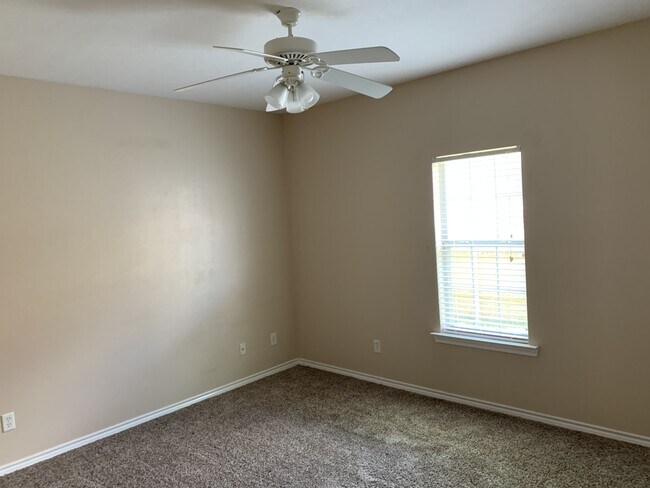 Building Photo - 612 Townplace Dr