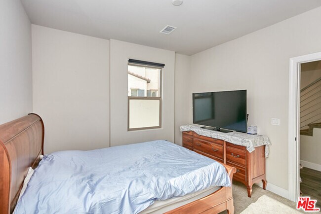 Building Photo - 9831 Alburtis Ave