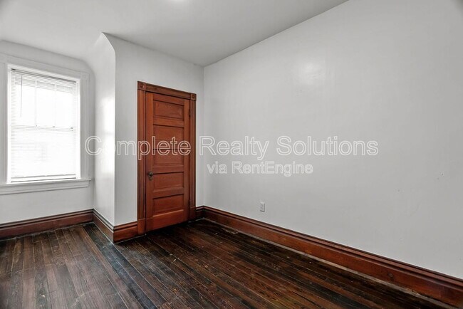 Building Photo - 2042 Russell Blvd