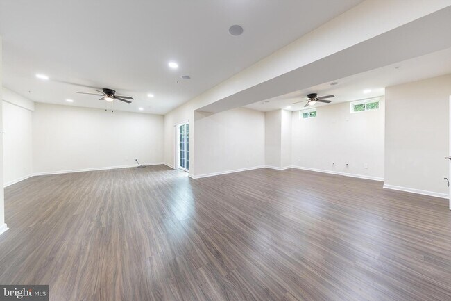 Building Photo - 7640 Knotting Hl Ln