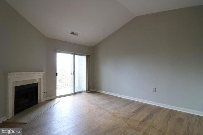 Building Photo - 2204 Westcourt Ln