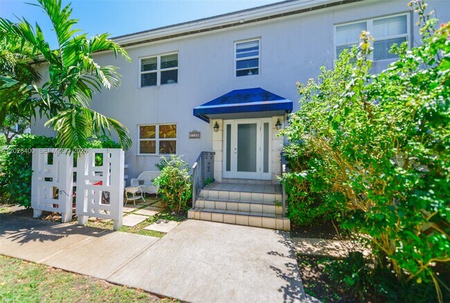 Building Photo - 7720 SW 54th Ct