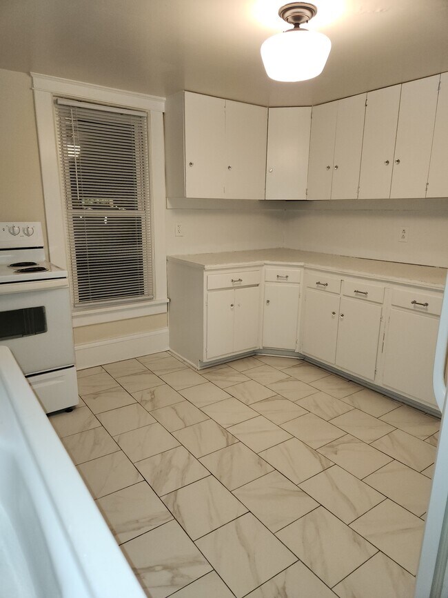 Building Photo - 715 4th St NW