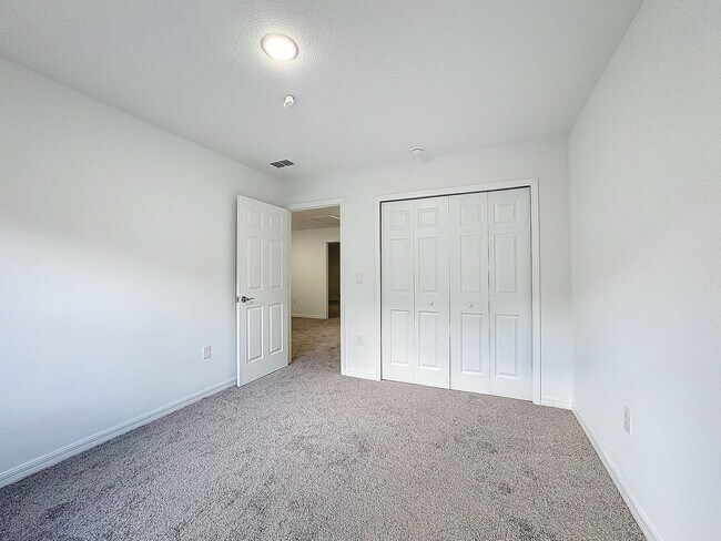 Building Photo - Townhouse For Lease in Saint Cloud