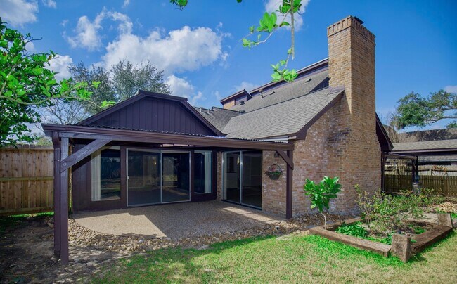 Building Photo - 3903 Kiamesha Dr