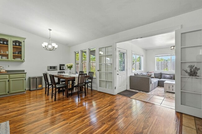 Building Photo - Single-Story 3 Bedroom Home in Quiet El Do...