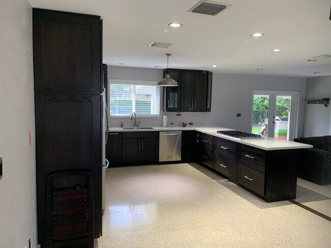 Building Photo - 10790 SW 88th Ave