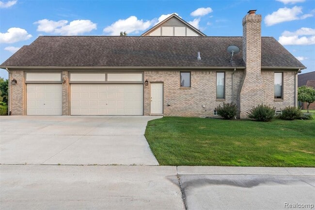 Building Photo - 40387 Emerald Ln E