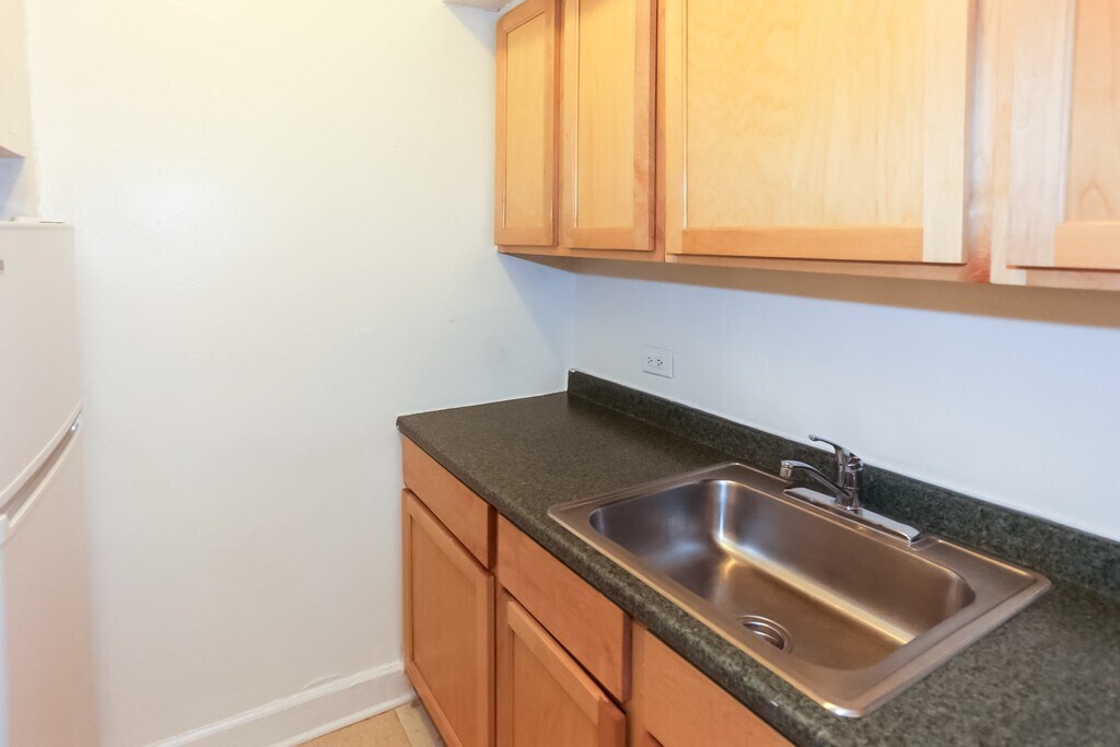 Building Photo - 541 W Arlington Pl