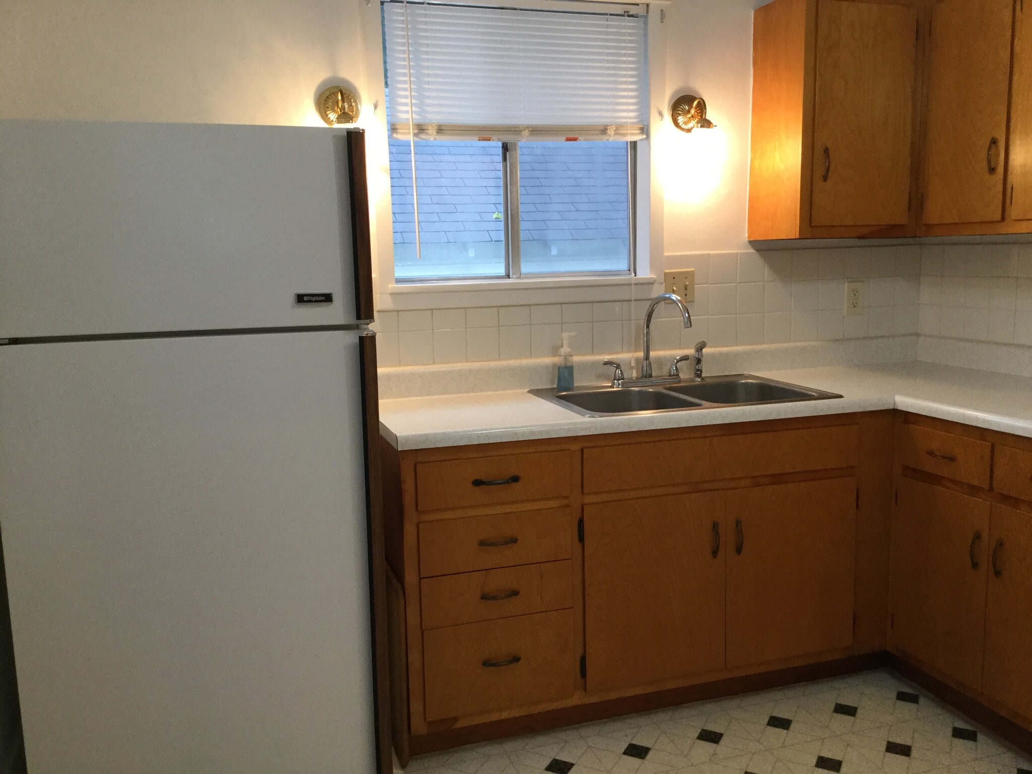 Building Photo - 1215 Liberty St