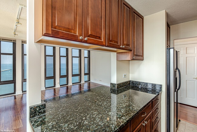 Building Photo - 6700 S South Shore Dr