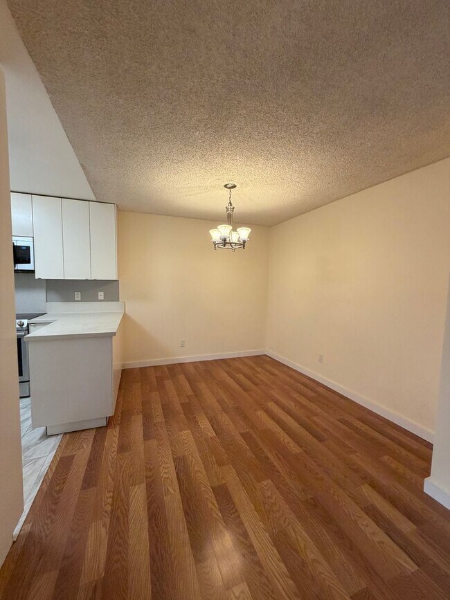 Building Photo - Newport Ave