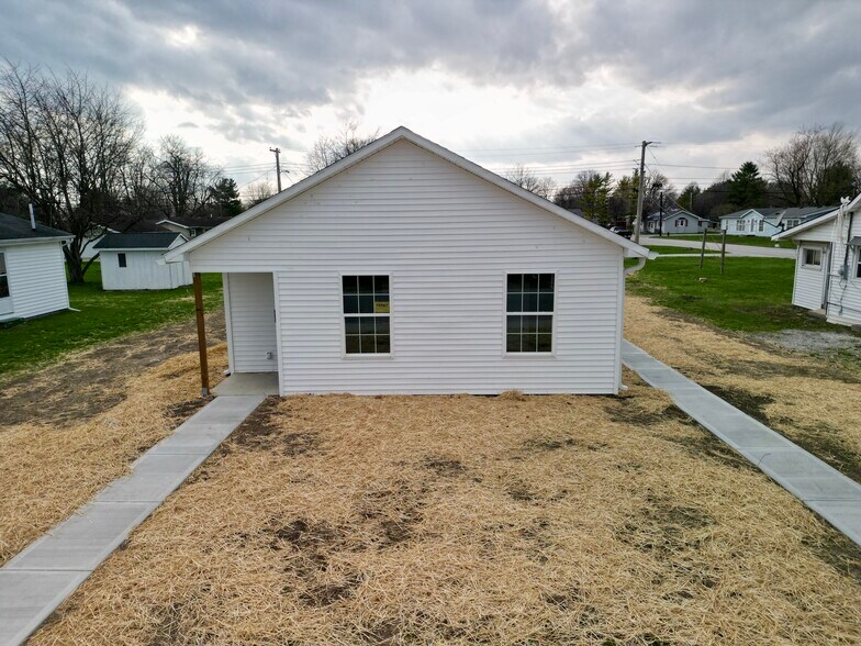 Building Photo - 836 Maple St