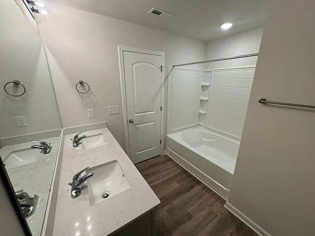 Building Photo - Modern Four Bedroom Home
