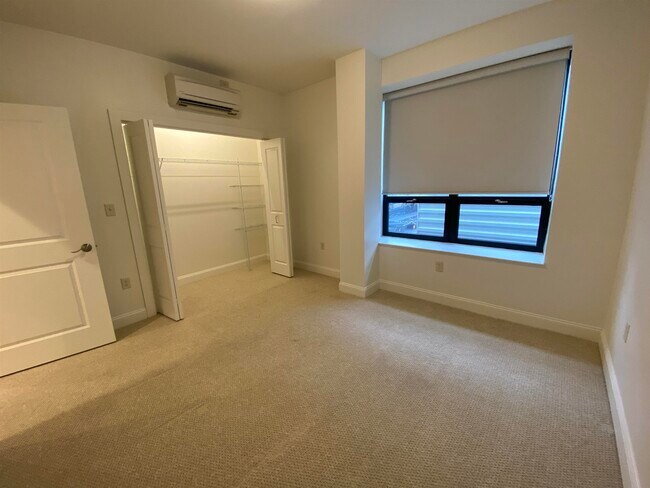 Building Photo - 875 Elm St