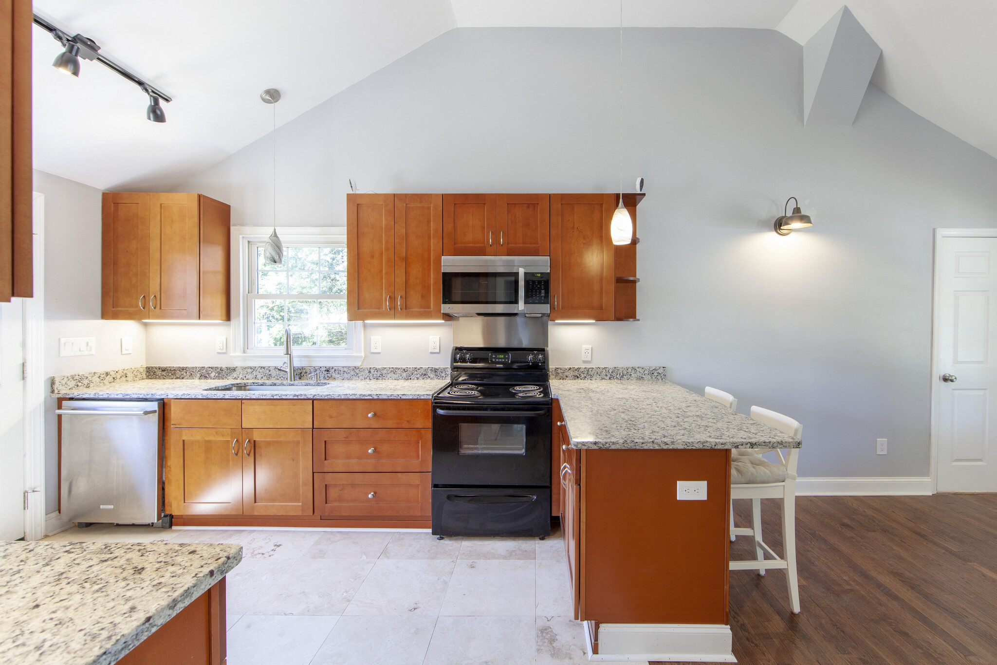 Kitchen Sink Counter & Window ! - 2660 Roslyn Ave