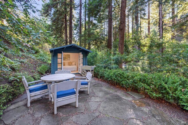 Building Photo - 224 Cascade Dr