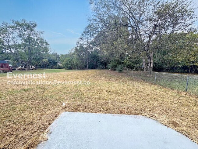 Building Photo - 1560 Meadow Ln