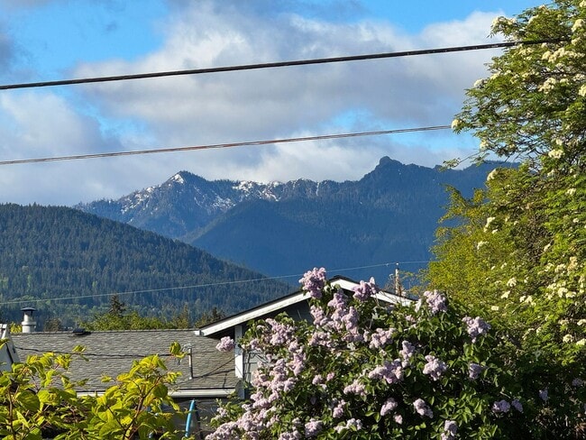 Building Photo - Charming Home for Lease