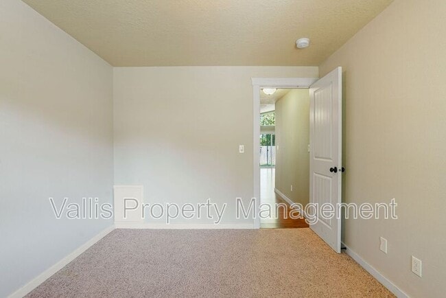 Building Photo - 2387 Equestrian Loop S