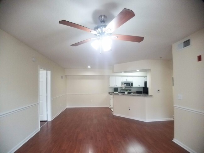 Building Photo - For Rent Beautiful 2/2 First Floor Condo a...