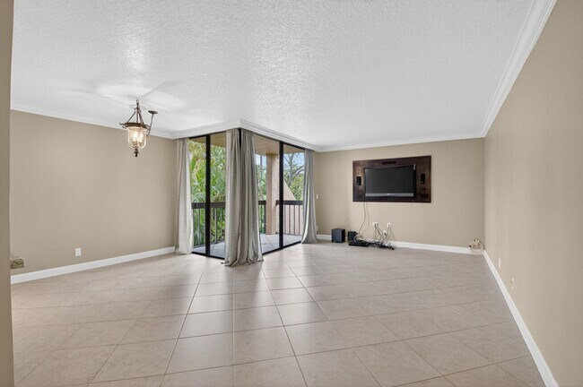 Building Photo - 450 Egret Cir