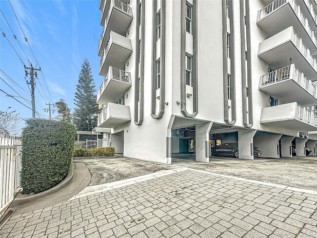 Building Photo - 7133 Bay Dr