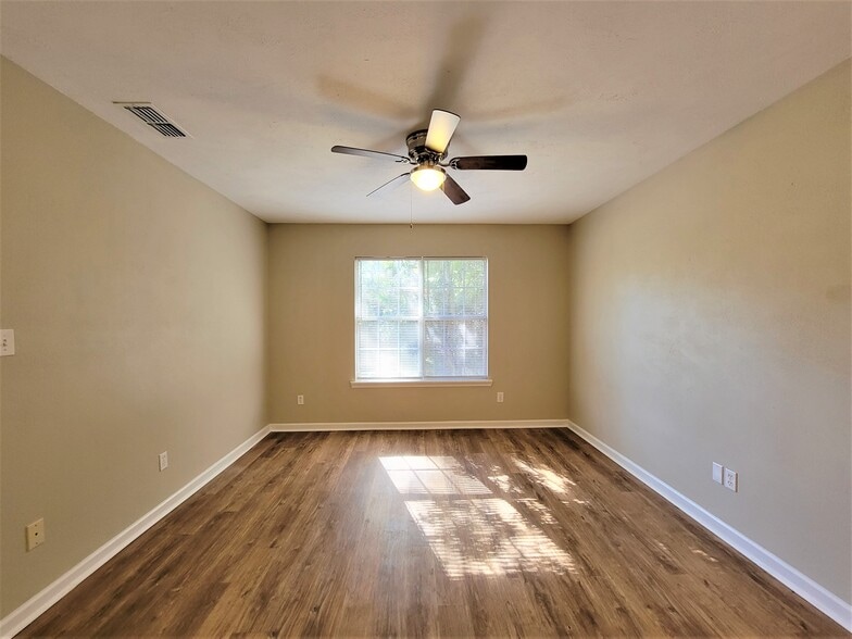 Building Photo - 3413 Bear Creek Rd