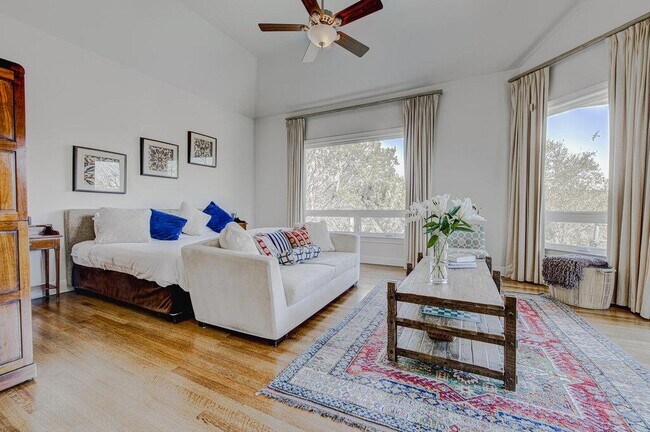 Building Photo - 4800 Mantle Dr