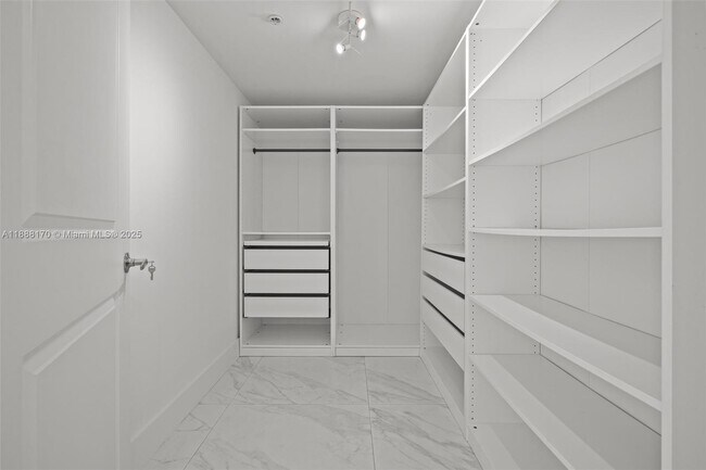 Building Photo - 400 Sunny Isles Blvd