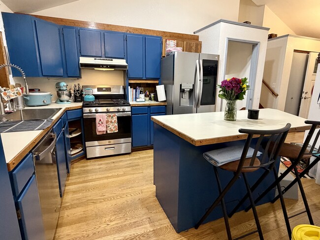 Building Photo - 1030 NE Coco Ct