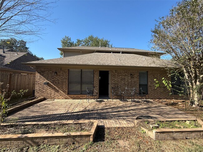 Building Photo - 523 Earls Ct Dr