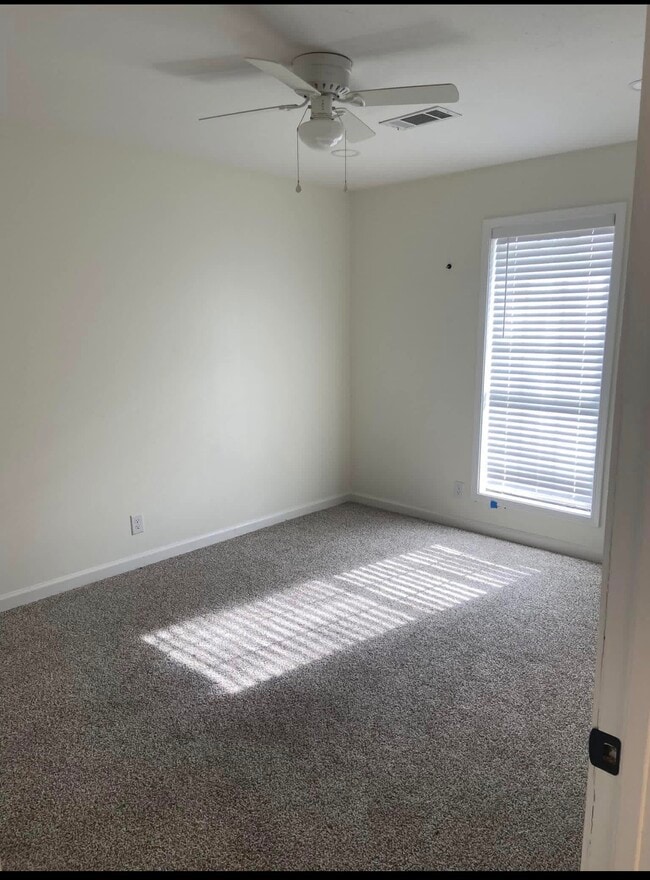 Building Photo - Tidwell Rd