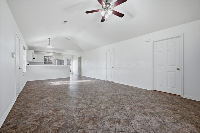 Building Photo - 2418 Loy Lake Rd