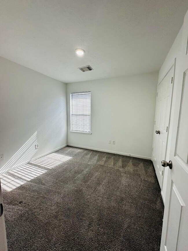 Primary Photo - 6946 Paris St