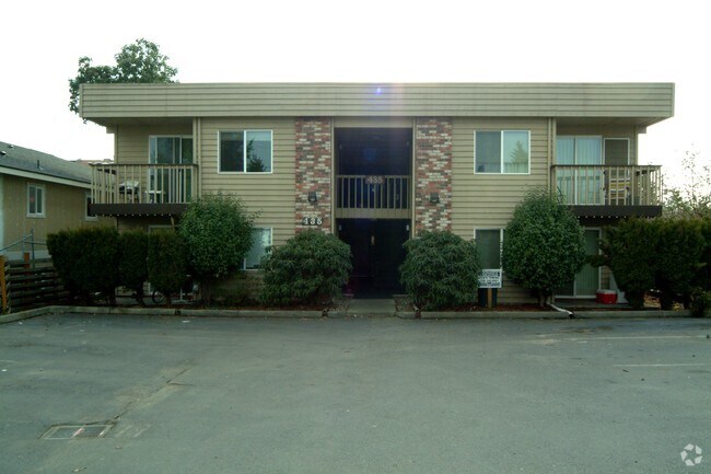 Building Photo - Centrally Located Ground floor Remodeled 1...