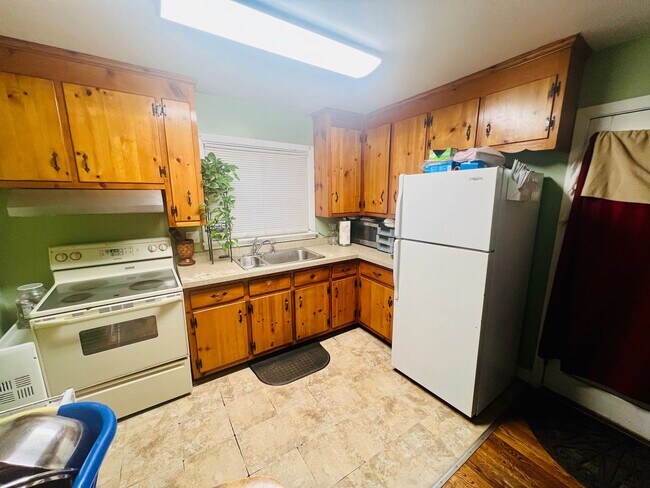 Building Photo - Beautifully Updated 3bdrm/1bth Ranch Style Home Located in the Glen Lea Area!