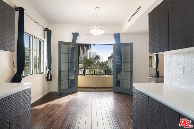 Building Photo - 225 S Hamilton Dr