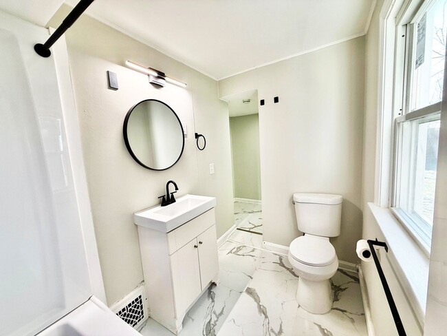 Building Photo - 924 Spring Ave NE