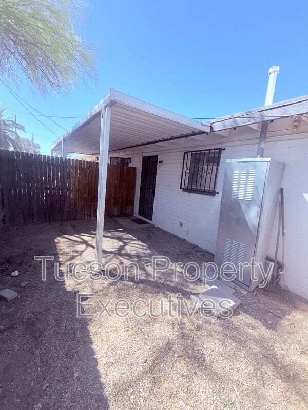 Building Photo - 4243 E Lee St