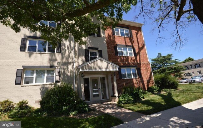 Building Photo - 6180 Greenwood Dr