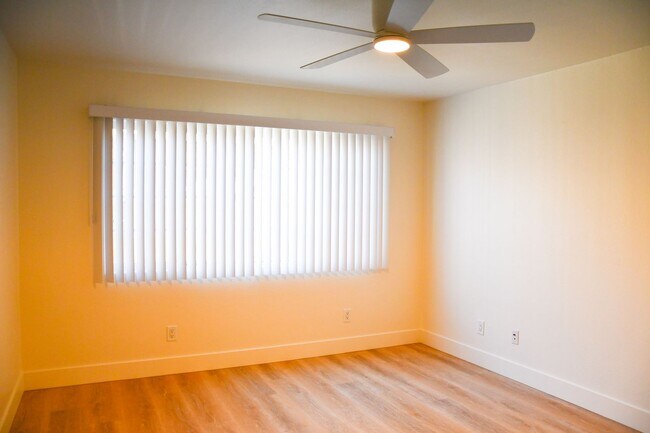 Building Photo - Parker (316)